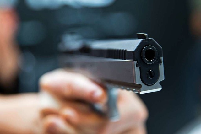 Die Pistole, mit der ein Mann in Lrra...uppte sich als Spielzeug (Symbolfoto).  | Foto: Daniel Karmann