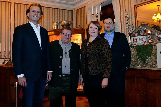 Sibylle Laurischk (Zweite von rechts) ...er Bundes- und Kommunalpolitik zurck.  | Foto: Julia Trauden