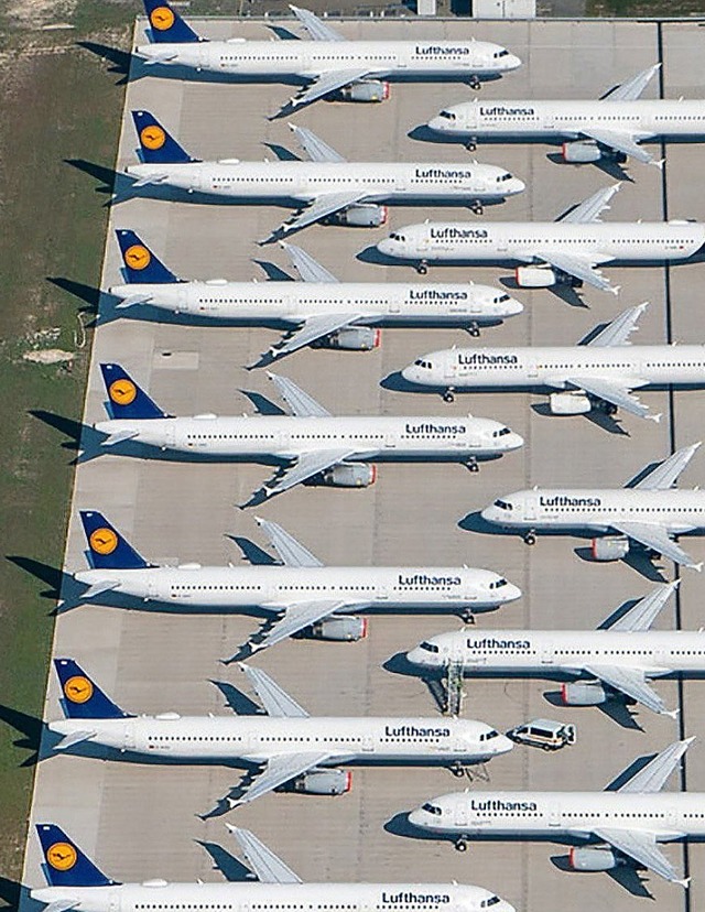 Viele Lufthansa-Flieger befinden sich derzeit am Boden  | Foto: Tino Schning (dpa)