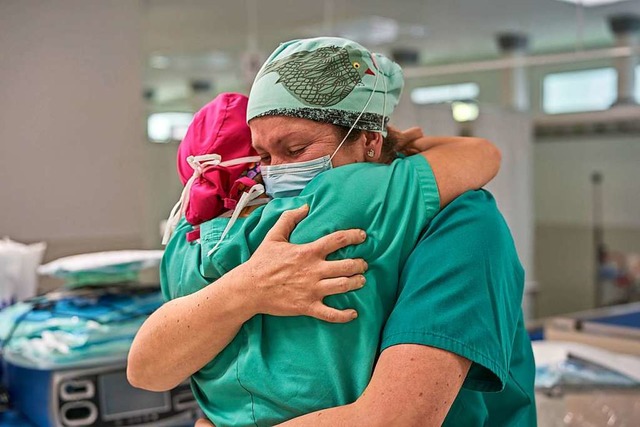 Die Corona-Krise bringt das Pflegepers...t an den Rand der Belastungsfhigkeit.  | Foto: lvaro Laforet , Hm Hospitales (dpa)