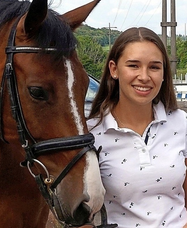 Nicole Huber, die Vorsitzende des Reitervereins Tiengen, mit ihrem Pferd Elmo.   | Foto: suedkurier