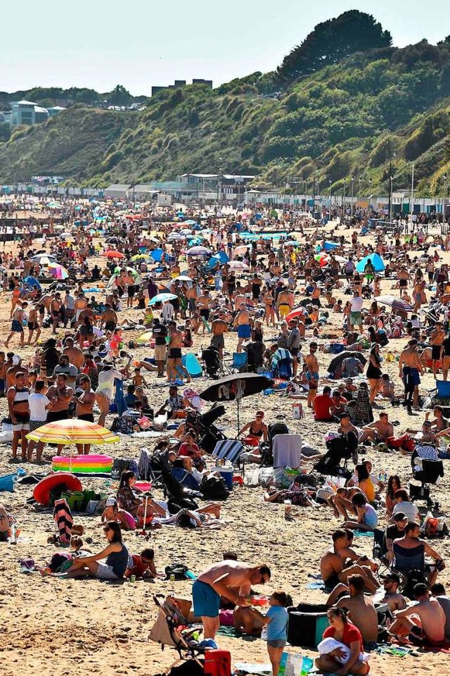 Bereits wieder voller Gste ist dieser Strand in Sdengland.  | Foto: GLYN KIRK (AFP)