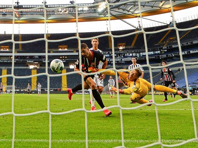 Gegen Eintracht Frankfurt zeigt SC-Kee...zum Sieg reicht es aber dennoch nicht.  | Foto: ARNE DEDERT (AFP)
