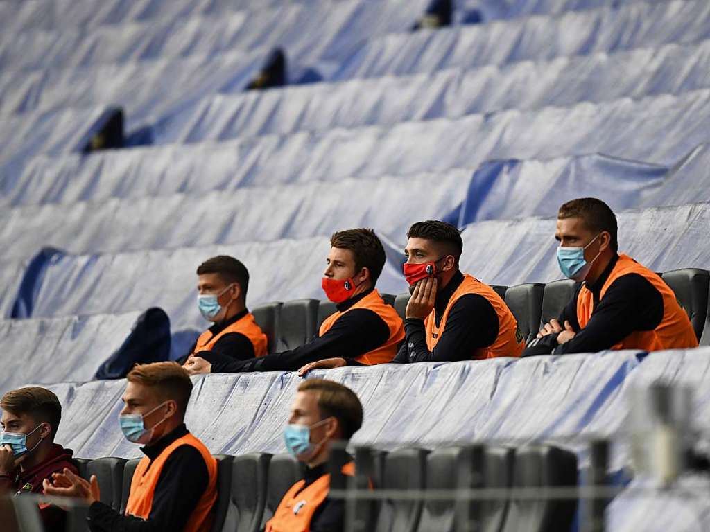 Der SC Freiburg spielt gegen Eintracht Frankfurt 3:3 und hat Glck, dass die Frankfurter keine gute Chancenverwertung haben.