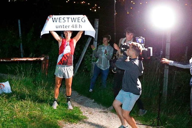 Jrg Scheiderbauer ist nach 285 Kilometern im Ziel angekommen.  | Foto: Armin Schirmaier (dpa)