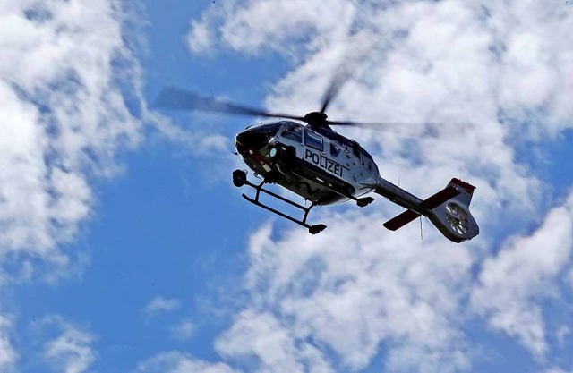 Erfolgreich verlief Dienstagnacht die ...urde auch ein Hubschrauber eingesetzt.  | Foto: Jan Woitas (dpa)