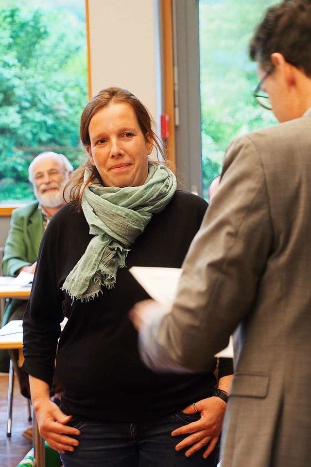Brgermeister Hall verpflichtet Neugemeindertin Susanne Vogler (SW).  | Foto: Markus Donner