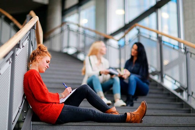 Einen Antrag stellen knnen alle Studi...ftliche Not geraten sind (Symbolbild).  | Foto: Markus Hibbeler (dpa)