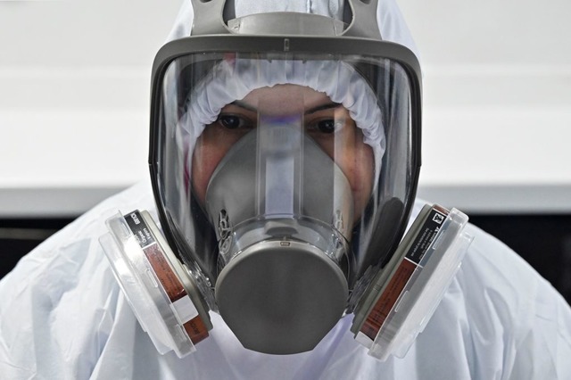 Deutschland hat die Corona-Pandemie bi...tasdirektor des Erzbistums Freiburg...  | Foto: LUIS ROBAYO (AFP)