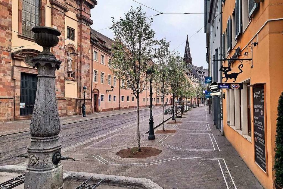 Die Bertoldstraße während der Ausgangssperre im März: Nur die Bäckereien hatten geöffnet – und kaum Kunden, da nur wenige in die Innenstadt kamen. (Foto: Michael Bamberger) Die Bertoldstraße während der Ausgangssperre im März: Nur die Bäckereien hatten geöffnet – und kaum Kunden, da nur wenige in die Innenstadt kamen. (Foto: Michael Bamberger)