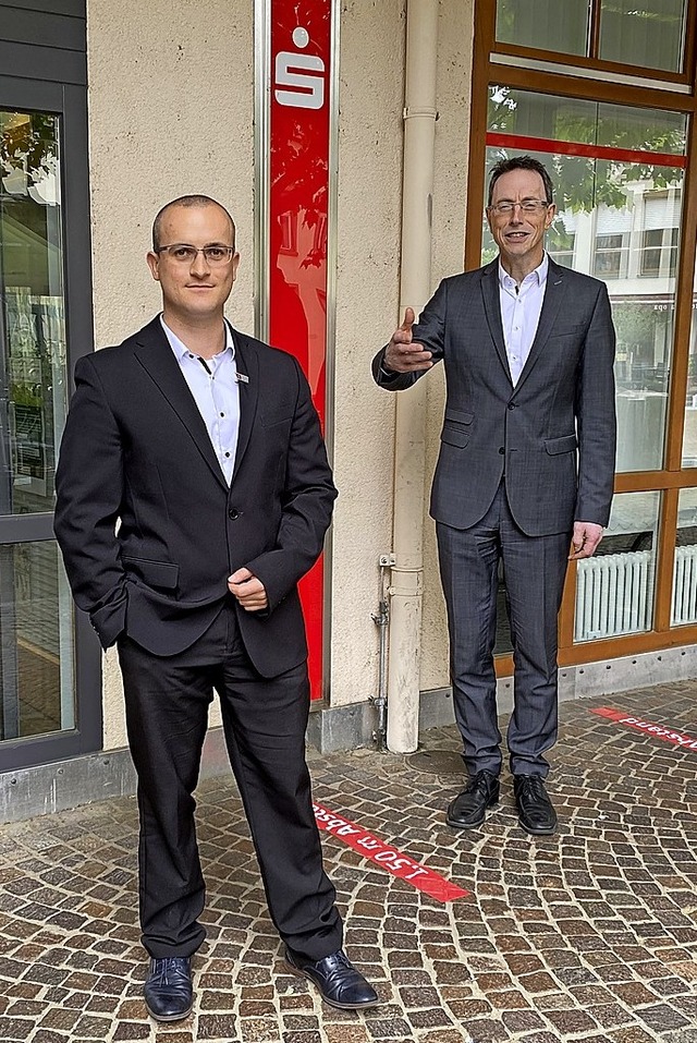 Johannes Tarricone (links)  und Regionaldirektor Hannes Schmidt.  | Foto: Sparkasse