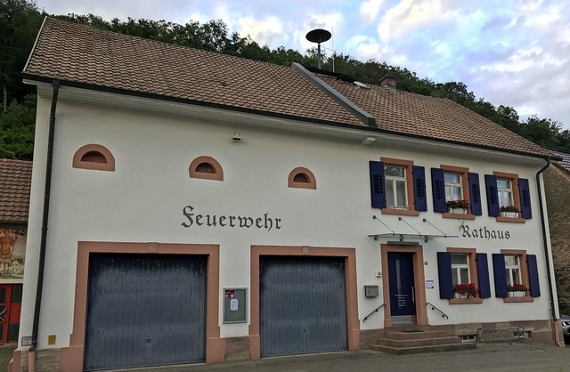 Die Feuerwehr Degerfelden muss Platz s...e blauen Tore durch Fenster ersetzt.    | Foto: Boris Burkhardt