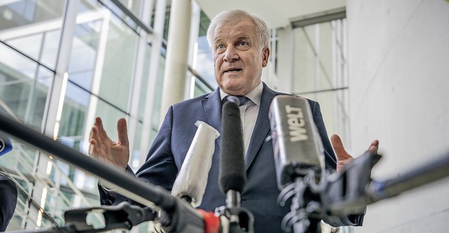 Ex-CSU-Chef Horst Seehofer ist sich keiner Schuld am Maut-Debakel bewusst.   | Foto: Michael Kappeler (dpa)