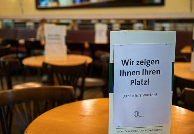 Restaurants mssen jetzt strenge Hygieneauflagen beachten.  | Foto: Peter Kneffel (dpa)