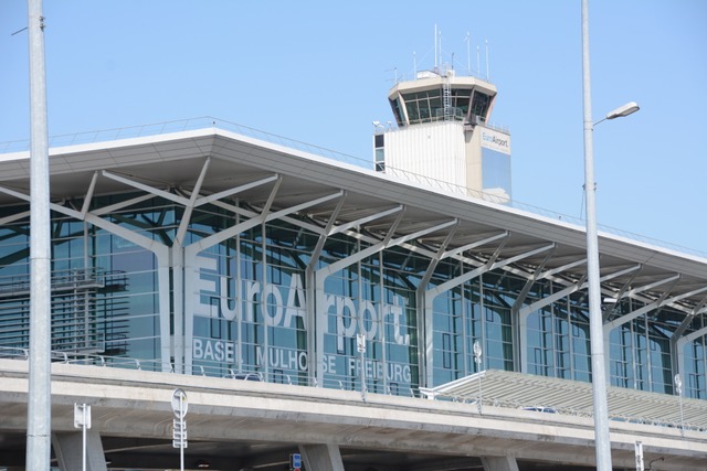 Der Euroairport will seinen Betrieb wieder hochfahren.  | Foto: Annette Mahro