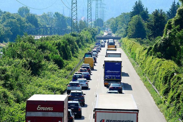 Zu kilometerlangen Staus fhrt eine Ba...auch in der neuen Woche der Fall sein.  | Foto: Ingo Schneider