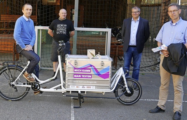 Prsentieren das neue Lastenrad Trompe...tbeauftragte  Ralf Dubler (von links)  | Foto: Michael Gottstein
