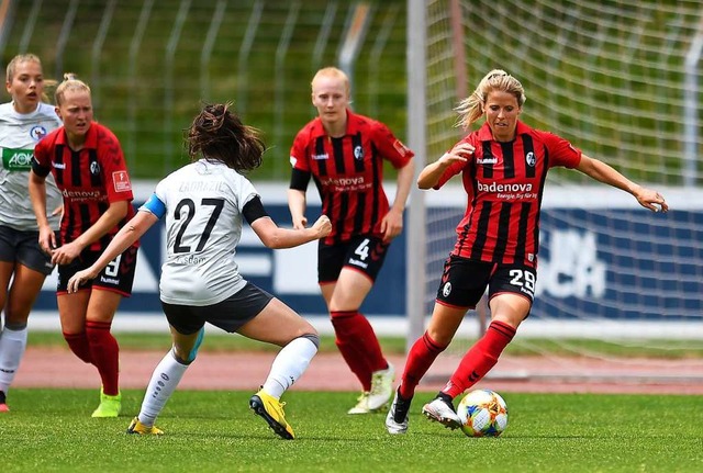 Die SC-Spielerfrauen erkmpften sich n...l Nervenstrke einen Endstand von 3:2.  | Foto: Achim Keller/SCFreiburg