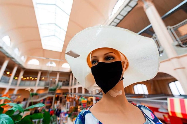 Einkaufen mit Maske bereitet den wenigsten Vergngen.  | Foto: Robert Michael