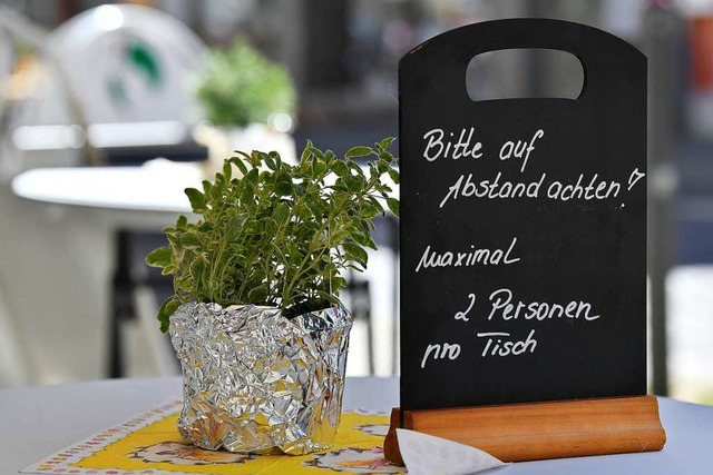Gastwirtschaften haben wieder geffnet, allerdings mit neuen Regeln.  | Foto: Martin Schutt (dpa)