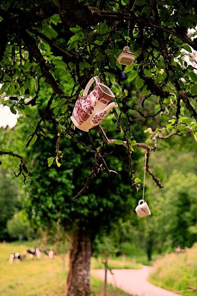 Kunst gibt es auch im Baum &#8211; hie...sellschaft&#8220; inspirierte Collage.  | Foto: Katja Russhardt