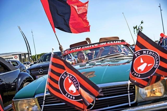 So geht’s auch: Autokino fr Fuball-Fans in Dnemark