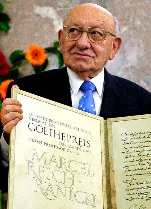 Ein Preis, den er 2013 gerne annahm: G...e als Literaturchef der FAZ arbeitete.  | Foto: Boris Roessler