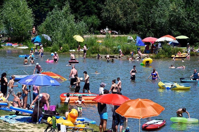 Am Opfinger Baggersee wurden die Abstandsregeln nicht immer eingehalten.  | Foto: Thomas Kunz