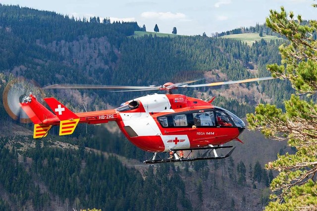 Die Rega transportierte die beiden Verletzten ab.  | Foto: Schweizerische Rettungsflugwacht