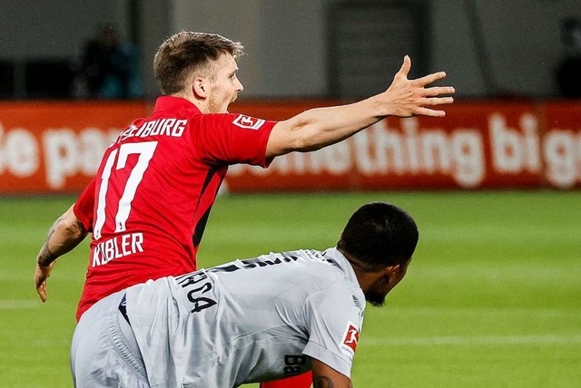 Gegen Leverkusen gleich wieder voll in Aktion: Lukas Kbler  | Foto: Ronald Wittek (dpa)