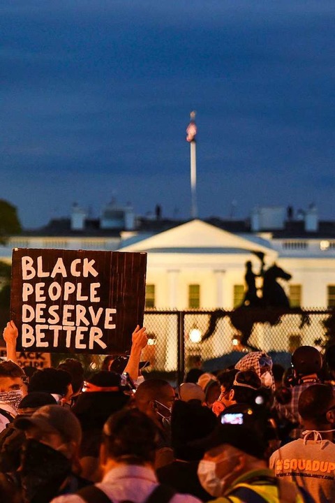 Demonstranten vor dem Weißen Haus in Washington  | Foto: ANDREW CABALLERO-REYNOLDS (AFP)