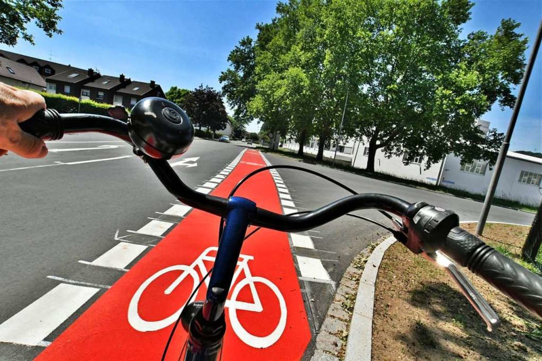 Fahrradfahrer bekommen in Brombach sta...oll das Fahrradfahren sicherer machen.  | Foto: Barbara Ruda