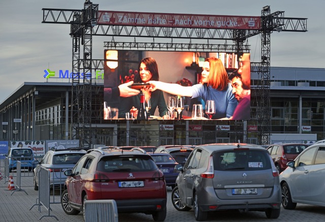 Dass die normalen Kinos jetzt wieder ...kein Grund, das Autokino einzustellen.  | Foto: Michael Bamberger