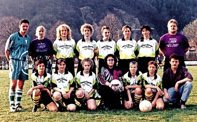 Das  Frauenteam des FC Kollnau 1994/95...lling, Schmieder. Es fehlt Schlotter.   | Foto: Archiv FC Kollnau