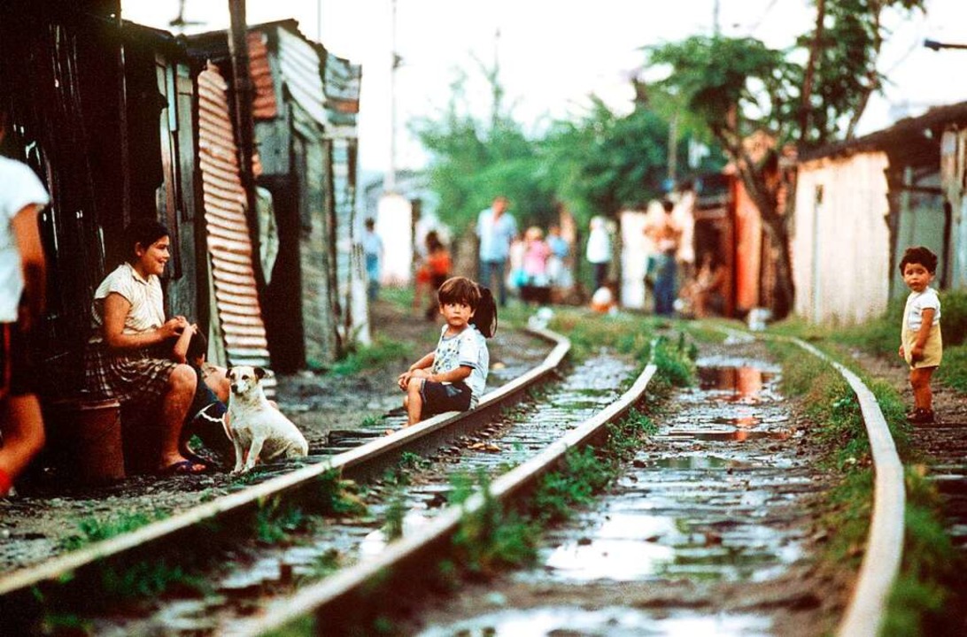 Kinder in einem Armenviertel in Buenos Aires  | Foto: -