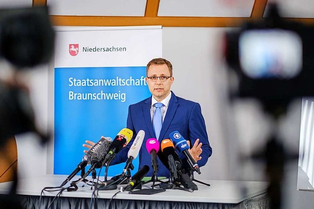 Staatsanwalt Hans Christian Wolters sp... ber die Ermittlungen im Fall Maddie.  | Foto: Ole Spata (dpa)