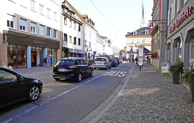 Verkehr auf der Lange Strae: Die Anzahl der Pkw in Waldkirch steigt stetig.   | Foto: Jennifer Mayer