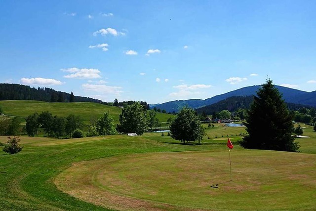 Nrdlich von Titisee liegt die grozgige Anlage des Golfclubs Hochschwarzwald.  | Foto: Andreas Strepenick