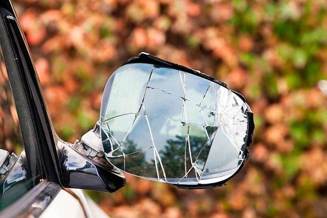 Jugendliche beschdigen zahlreiche Autos in Freiburg-Wiehre