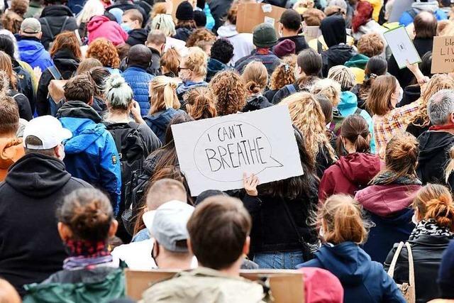 Fotos: Freiburger gedenken bei Mahnwache George Floyd