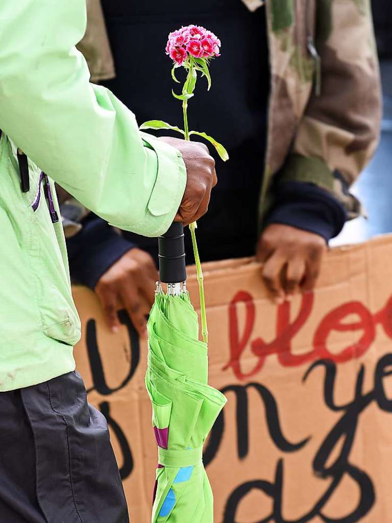 Minneapolis ist weit von Freiburg entfernt – Freiburgerinnen in Freiburger gingen zu Tausenden auf die Strae.