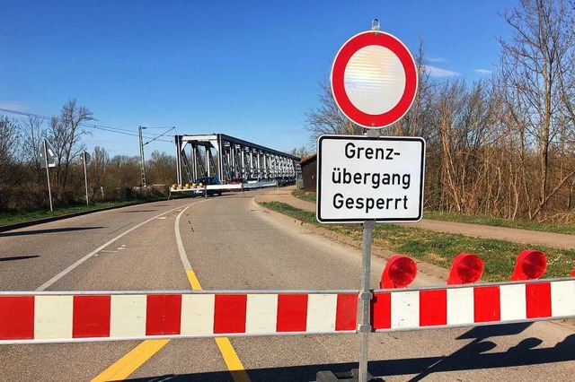 Als die Grenzen pltzlich dicht waren,...Bild: der bergang Neuenburg-Chalampe.  | Foto: Susanne Ehmann