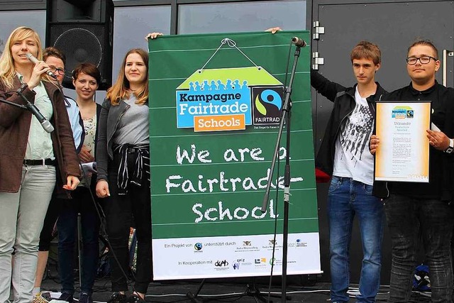 Auch die Realschule Neuried macht mit:...chnung fr ihre Fair-trade-Bemhungen.  | Foto: Dieter Fink 