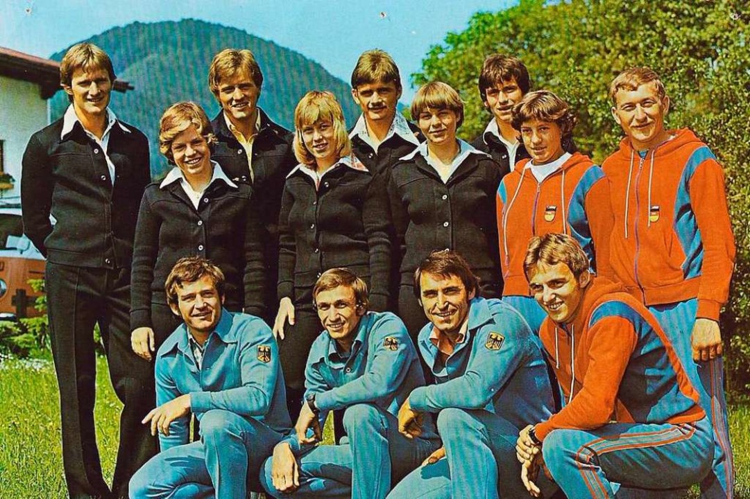 Die Mannschaft von 1976 mit (vorne von...pfel, Josef Schneider und Dieter Notz.  | Foto: privat