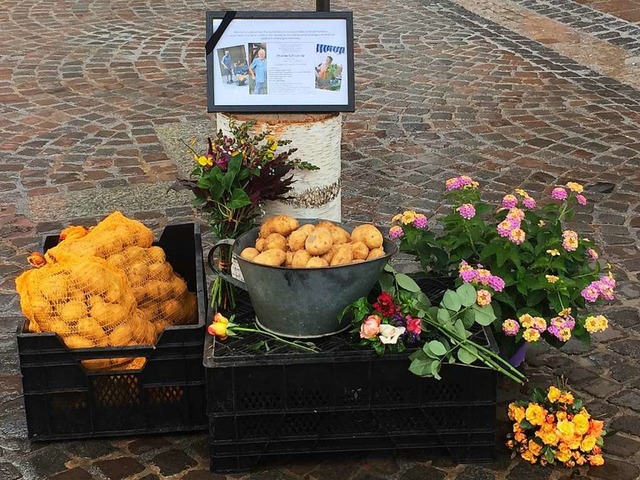 Am Platz, wo Martin Schwrzle aus Forc... den pltzlich verstorbenen Marktmann.  | Foto: Privat