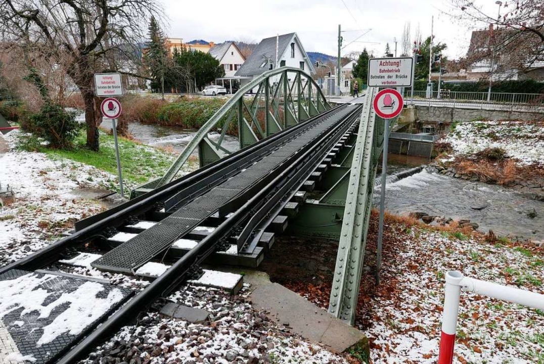 Die Brücke über den Neumagen in Staufen beim Stadtsee  | Foto: Hans-Peter Müller