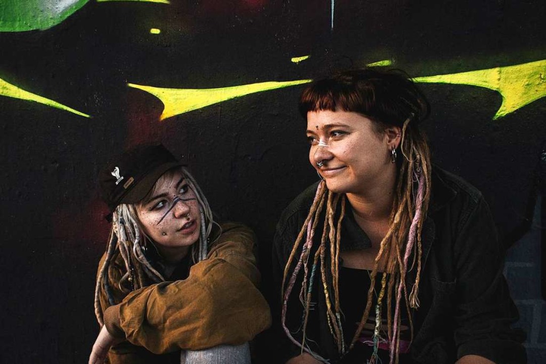 Mary (links) und Nadira betreiben aus ...tube-.Kanal &#8222;Die Schnibis&#8220;  | Foto: privat