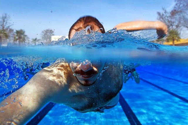 Wer in Rheinfelden schwimmen will, mus...den. Das geht online oder telefonisch.  | Foto: Uli Deck