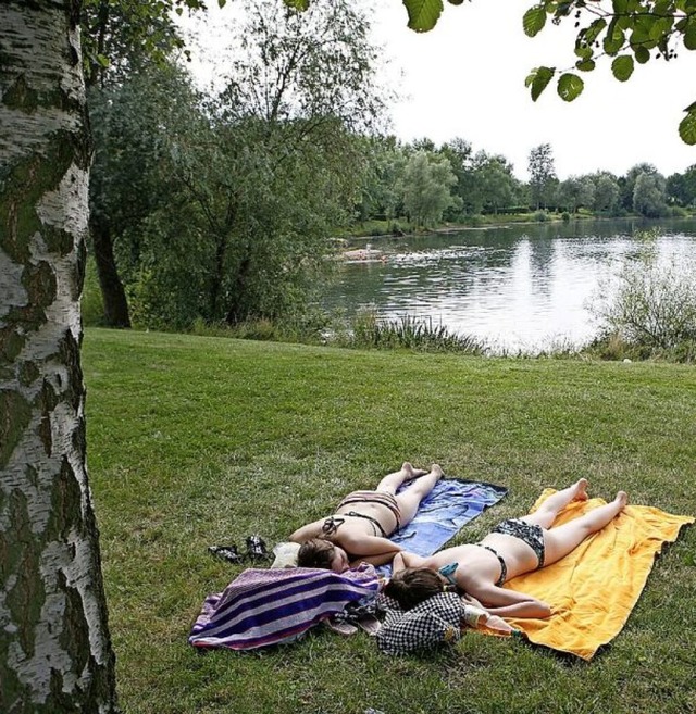 Sonnen ist am Knigswaldsee mglich, baden wohl erst wieder  kommender Woche.  | Foto: Breithaupt