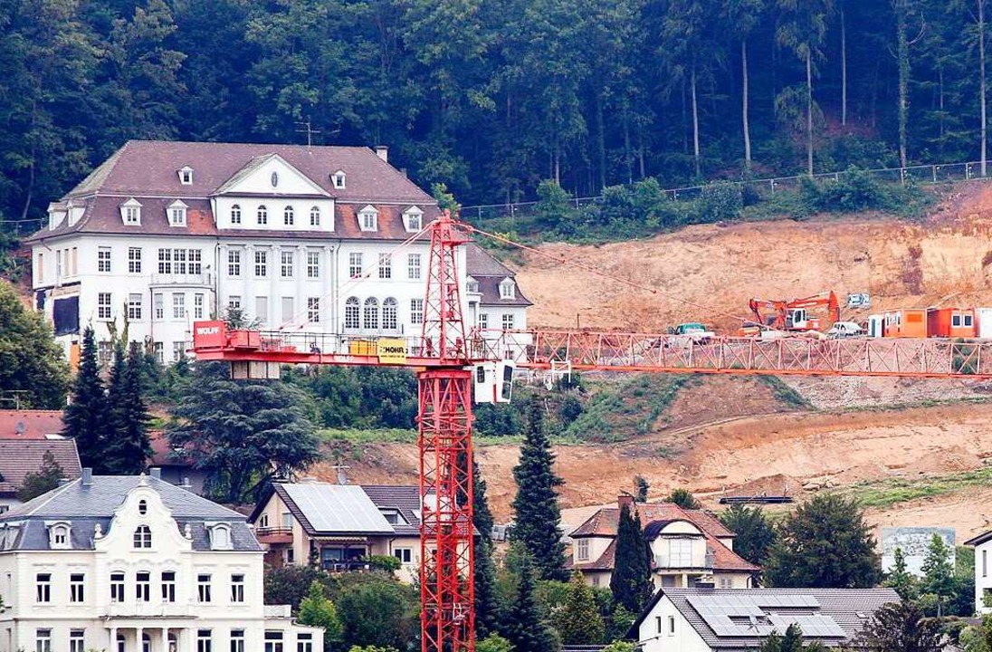Die Baustelle am Altenberg, links im Bild ist das Thaederhaus.  | Foto: Heidi Fößel